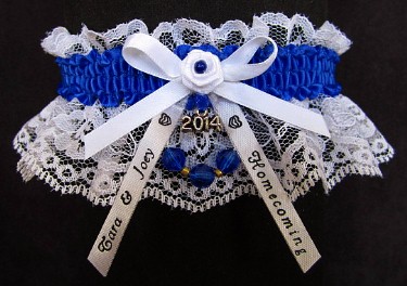 Homecoming Garters with Year Charm and Personalized Homecoming Ribbon Tails. Personalized Homecoming Garters in Your School Colors. garder, garders