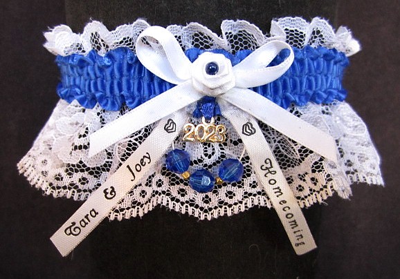 Homecoming Garter Feature with Year Charm, Personalized Homecoming Ribbon Tails. Personalized Homecoming Garters in Your School Colors. garders, garder