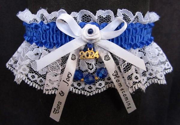 Homecoming Garter Feature with Year Charm, Personalized Homecoming Ribbon Tails. Personalized Homecoming Garters in Your School Colors. garders, garder