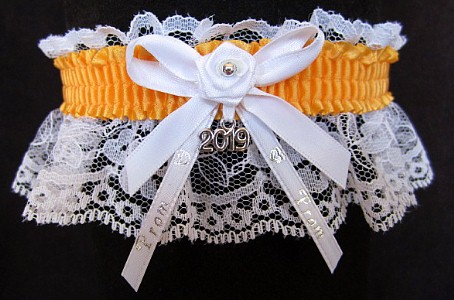 Pretty Prom Garter in Yellow Gold with Imprint and Year Charm