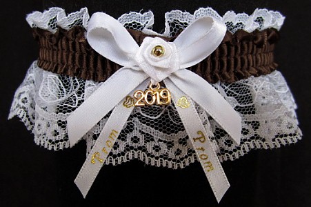 Pretty Prom Garter in Brown with Imprint and Year Charm