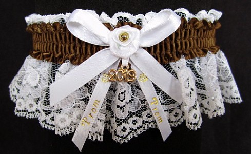 Pretty Prom Garter in Milk Chocolate with Imprint and Year Charm