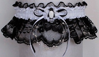 Penguin Garter in black and white. B&W Penguin Garter on black lace. garders, garder