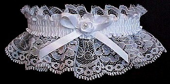 Toss Wedding Garter Bridal Garter with mini rose on white lace. garders, garder