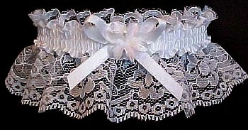 Toss Floret Flower Wedding Garter Bridal Garter on white lace. garders, garder