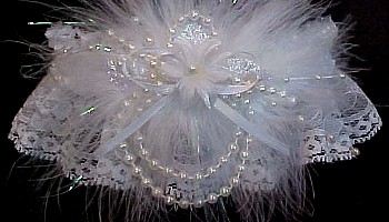 Keepsake Garter. Deluxe Floret Flower Wedding Garter Bridal Garter on white lace. garders, garder